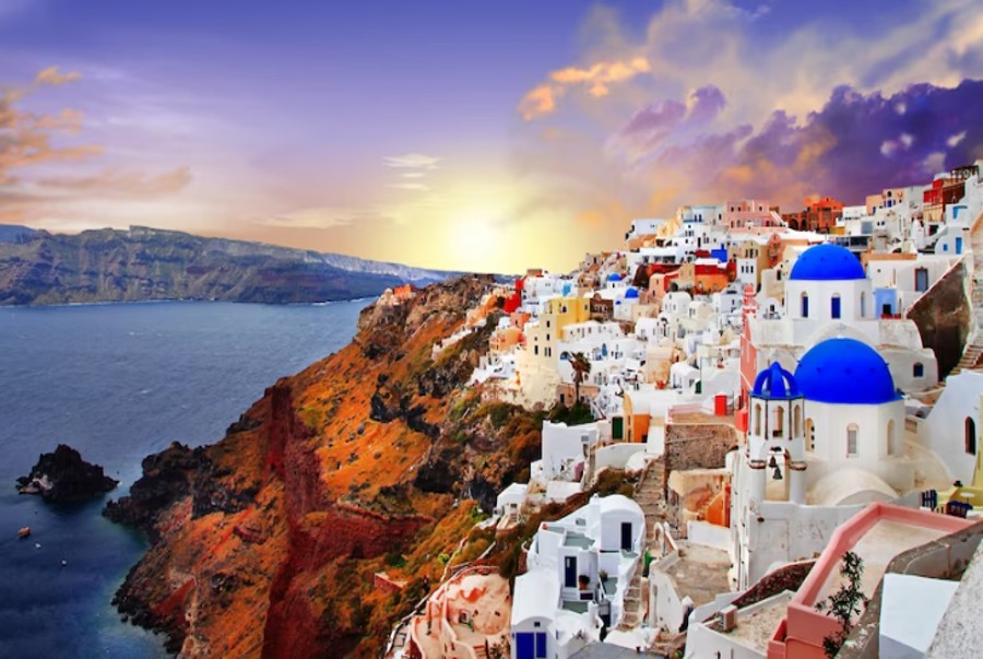 Top 10 Tourist Attractions in Greece!